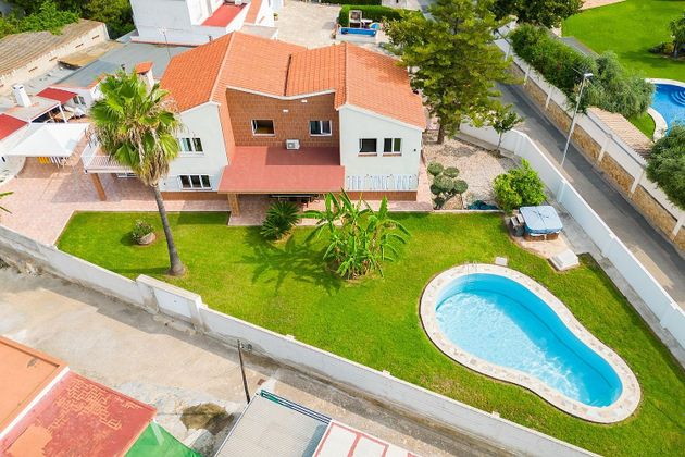 Foto 1 de Xalet en venda a avenida De Francisco José Balada Vinarós Castel de 6 habitacions amb terrassa i piscina