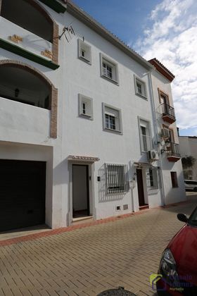 Foto 2 de Casa en venda a calle Clavel de 6 habitacions amb terrassa