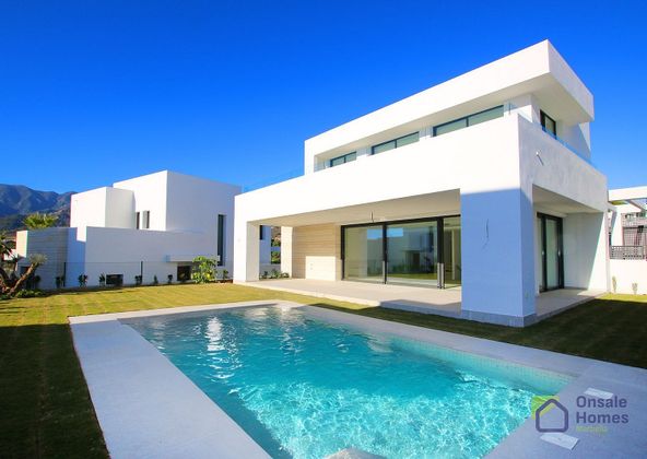 Foto 1 de Xalet en venda a urbanización Golf Río Real de 4 habitacions amb terrassa i piscina