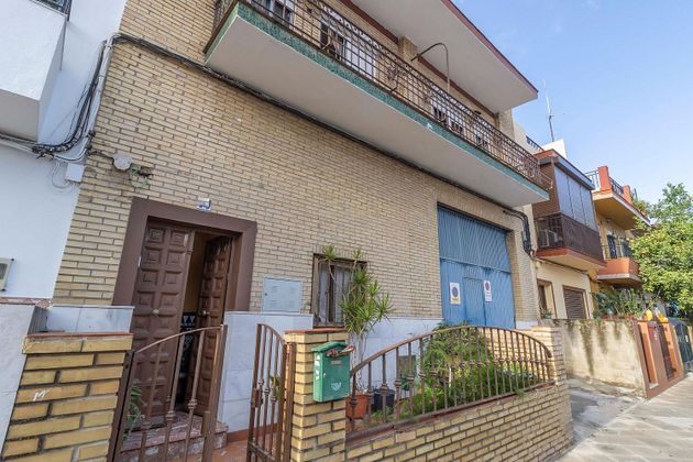 Foto 1 de Casa adosada en venta en Palmete de 4 habitaciones con garaje y balcón