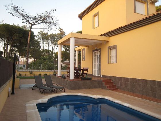 Foto 2 de Xalet en venda a Isla Cristina ciudad de 4 habitacions amb terrassa i piscina