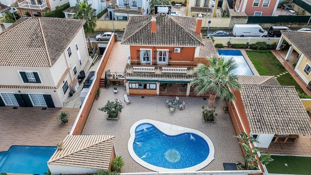 Foto 2 de Chalet en venta en calle Hiedra de 4 habitaciones con terraza y piscina
