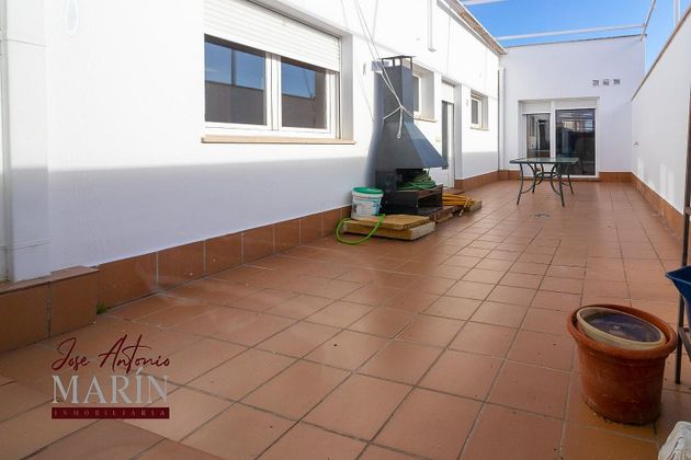 Foto 1 de Ático en alquiler en Maria Auxiliadora - Barriada LLera de 3 habitaciones con terraza y balcón