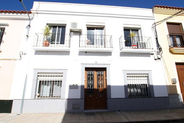 Foto 1 de Chalet en venta en Montijo de 4 habitaciones con terraza y balcón