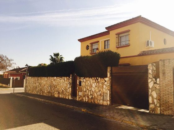 Foto 1 de Venta de chalet en calle Comandante José Sáenz de 5 habitaciones con terraza y piscina