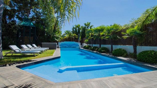 Foto 1 de Venta de chalet en Guadalmina de 8 habitaciones con terraza y piscina