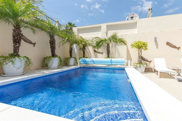 Foto 1 de Xalet en venda a calle Guadiaro de 4 habitacions amb terrassa i piscina