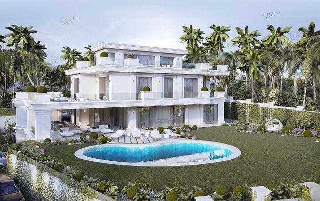 Foto 1 de Venta de chalet en urbanización Lugar Lomas de Marbella Club de 6 habitaciones con terraza y piscina
