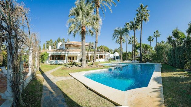 Foto 1 de Xalet en venda a Guadalmina de 5 habitacions amb terrassa i piscina