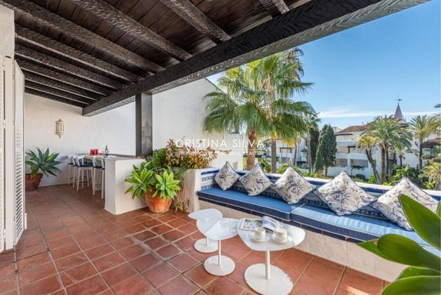 Foto 1 de Àtic en venda a Lomas de Marbella Club - Puente Romano de 2 habitacions amb terrassa i piscina