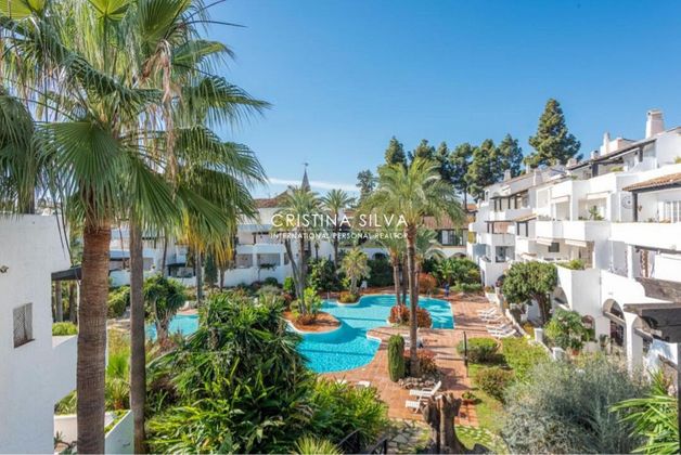 Foto 2 de Venta de ático en Lomas de Marbella Club - Puente Romano de 2 habitaciones con terraza y piscina
