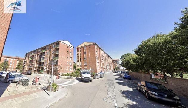 Foto 2 de Venta de piso en Estadi-Horta Vermella-Santa Anna de 3 habitaciones con terraza y balcón