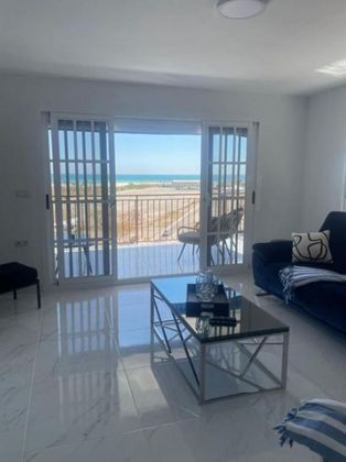 Foto 2 de Venta de piso en Zona Playa de 3 habitaciones con terraza y aire acondicionado