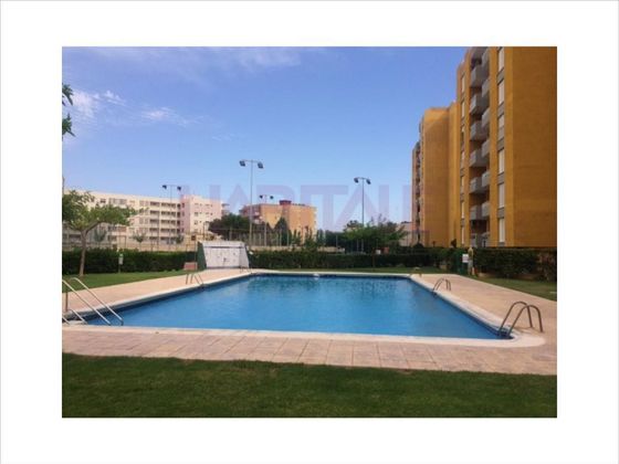 Foto 1 de Alquiler de piso en Canet d´En Berenguer de 2 habitaciones con terraza y piscina