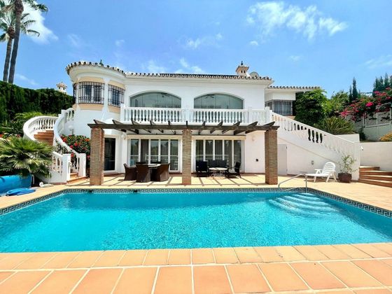 Foto 1 de Xalet en venda a El Faro de Calaburra - Chaparral de 4 habitacions amb terrassa i piscina