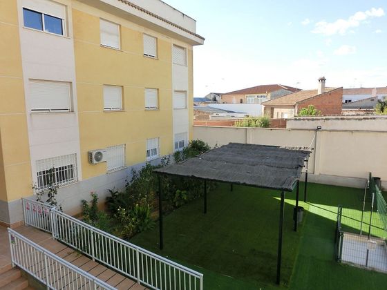 Foto 1 de Piso en venta en Pozuelo de Calatrava de 3 habitaciones con terraza y piscina