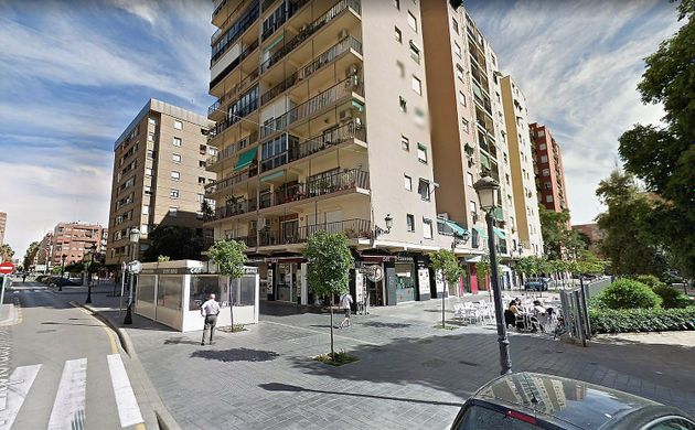 Foto 1 de Local en venta en Ciutat Jardí con terraza
