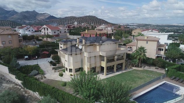 Foto 1 de Chalet en venta en Guardia de Jaén (La) de 5 habitaciones con terraza y piscina