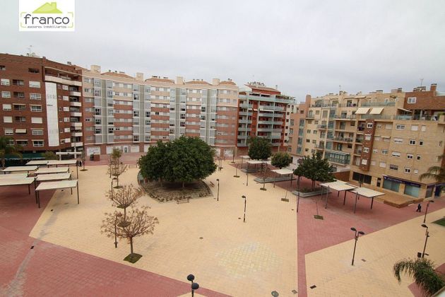 Foto 2 de Pis en venda a Juan Carlos I de 2 habitacions amb terrassa i garatge