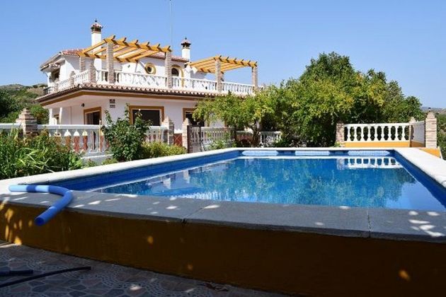 Foto 1 de Chalet en venta en Norte - Barrio del Pilar - El Reñidero de 4 habitaciones con terraza y piscina