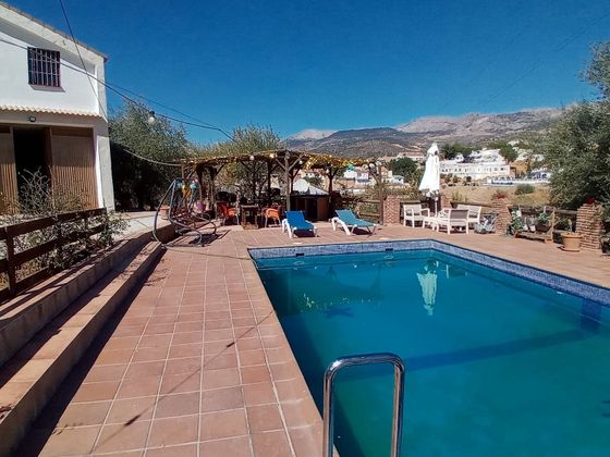 Foto 1 de Casa rural en venda a calle Maria Zambrano de 4 habitacions amb terrassa i piscina