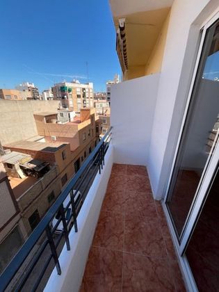 Foto 2 de Piso en alquiler en Zona Llombai de 3 habitaciones con balcón