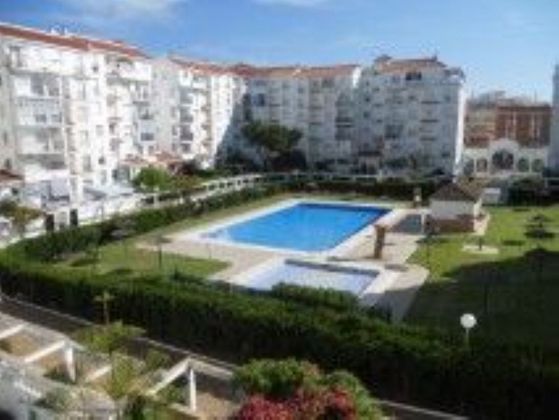 Foto 1 de Piso en venta en Punta Umbría de 2 habitaciones con terraza y piscina