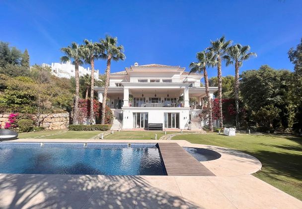Foto 1 de Xalet en lloguer a urbanización Marbella Hill Club de 7 habitacions amb terrassa i piscina
