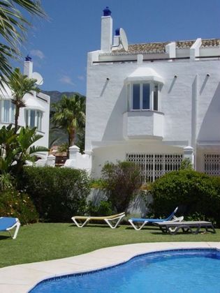 Foto 2 de Alquiler de casa en calle María Victoria Atencia de 3 habitaciones con terraza y piscina