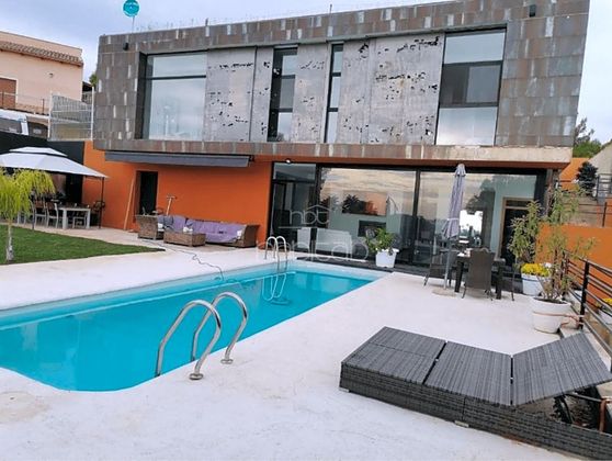 Foto 1 de Chalet en venta en Casinos de 6 habitaciones con terraza y piscina