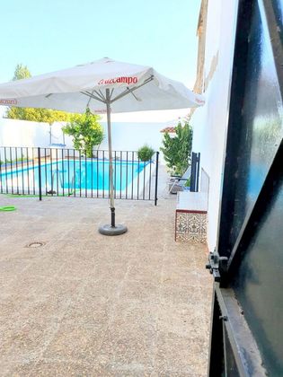 Foto 2 de Casa en venta en Umbrete de 8 habitaciones con terraza y piscina