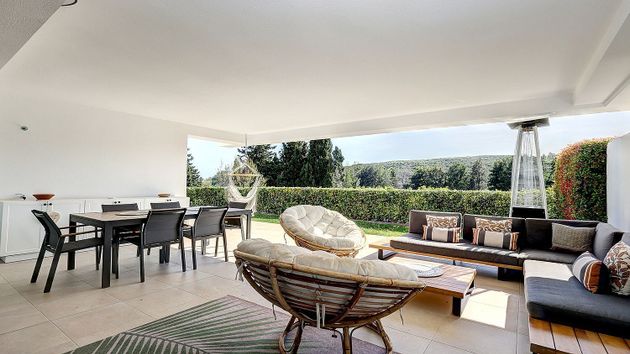 Foto 1 de Piso en venta en Casares de 3 habitaciones con terraza y piscina