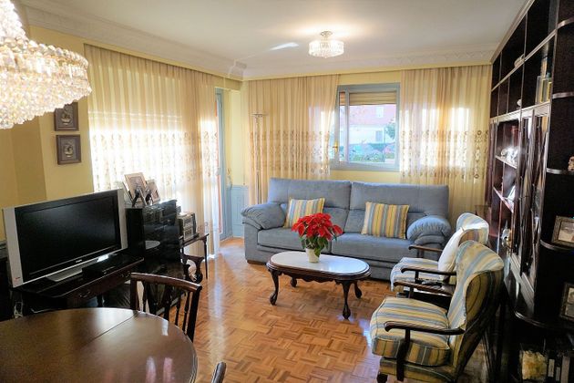 Foto 1 de Piso en venta en Aluche de 4 habitaciones con terraza y garaje