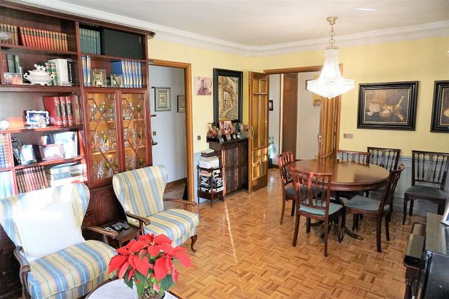 Foto 2 de Piso en venta en Aluche de 4 habitaciones con terraza y garaje
