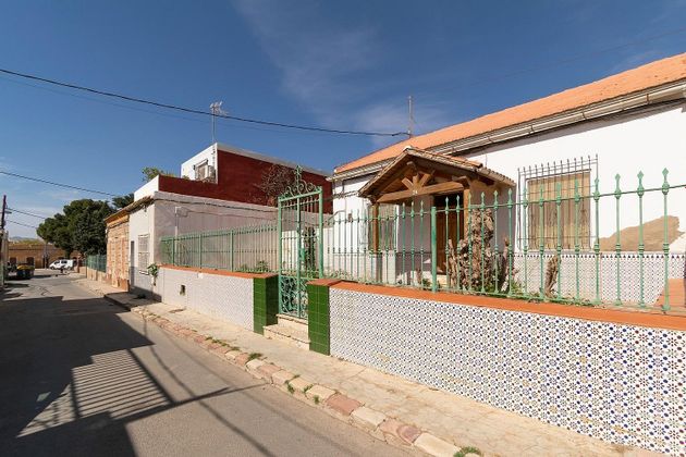 Foto 2 de Xalet en venda a calle Contramaestre de 3 habitacions amb piscina i jardí