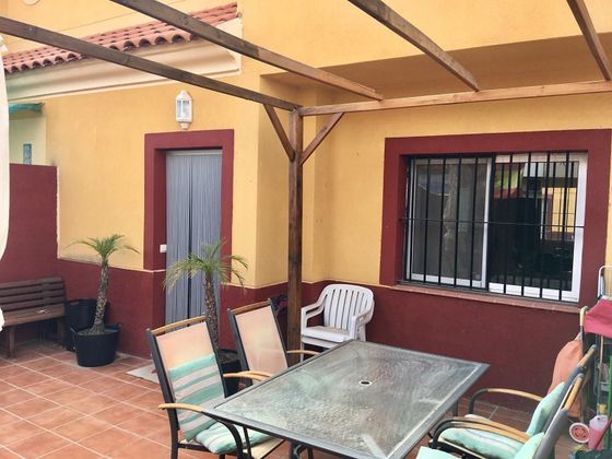 Foto 2 de Casa adossada en venda a Fuente de Piedra de 4 habitacions amb terrassa i piscina