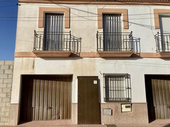 Foto 1 de Casa adossada en venda a Humilladero de 3 habitacions amb terrassa i garatge