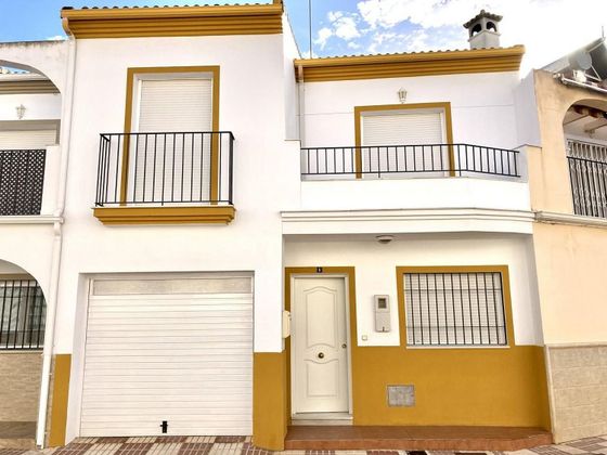 Foto 1 de Casa adossada en venda a Fuente de Piedra de 3 habitacions amb terrassa i piscina