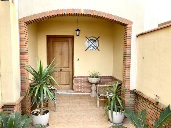 Foto 1 de Casa adossada en venda a Fuente de Piedra de 3 habitacions amb terrassa i jardí