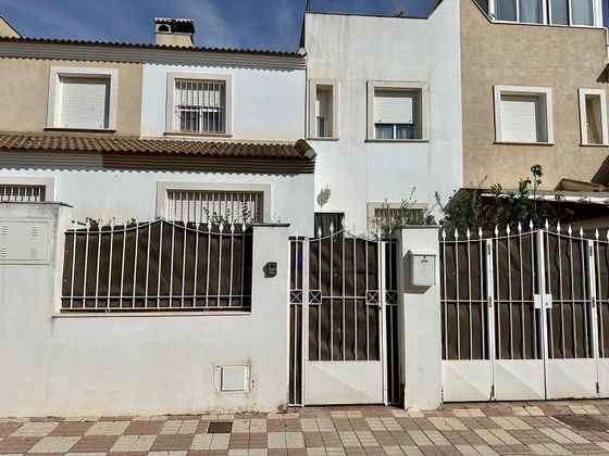 Foto 1 de Casa adossada en venda a Fuente de Piedra de 4 habitacions amb terrassa i garatge