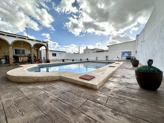 Foto 1 de Venta de chalet en Sierra de Yeguas de 5 habitaciones con piscina y aire acondicionado