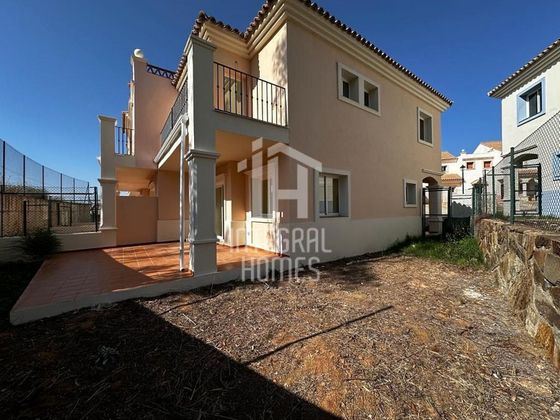 Foto 1 de Casa adosada en venta en Costa Esuri de 3 habitaciones con terraza y piscina