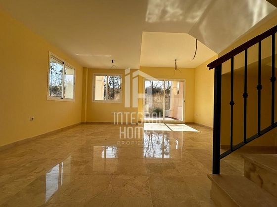 Foto 2 de Casa adosada en venta en Costa Esuri de 3 habitaciones con terraza y piscina