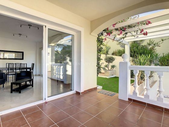 Foto 1 de Casa en venda a calle Camelia de 4 habitacions amb terrassa i piscina