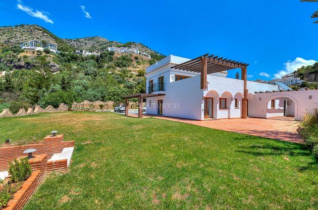 Foto 1 de Casa en venda a calle Fuente del Algarrobo de 7 habitacions amb terrassa i piscina
