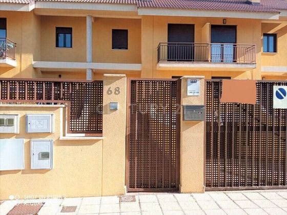 Foto 1 de Casa en venta en calle Lugar Pau Cr Fuensaldaña de 4 habitaciones con terraza y garaje