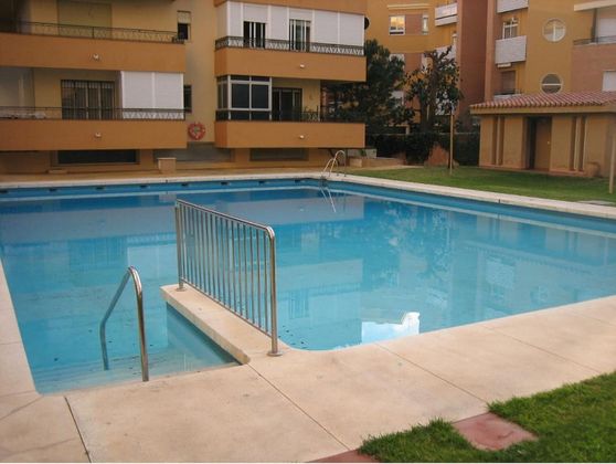 Foto 1 de Pis en lloguer a Pedregalejo de 3 habitacions amb terrassa i piscina