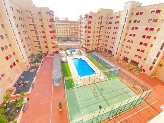 Foto 1 de Alquiler de piso en Martín Carpena - Torre del Río de 4 habitaciones con terraza y piscina