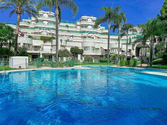 Foto 1 de Venta de dúplex en Puerto Banús de 6 habitaciones con terraza y piscina