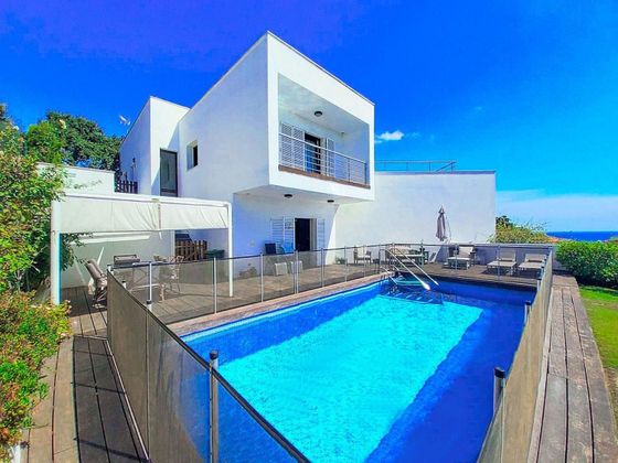 Foto 1 de Xalet en venda a Torreguadiaro-San Diego de 5 habitacions amb terrassa i piscina